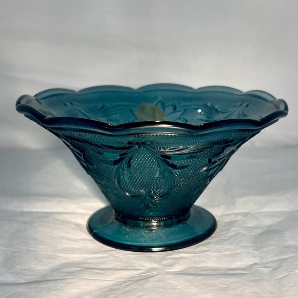 Indiana Glass Pedestal Bowl in Bicentennial Blue Sandwich Tiara Exclusives - Picture 1 of 8